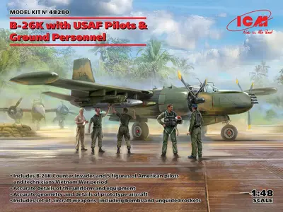 Amerykański bombowiec B-26K Marauder z pilotem i personelem naziemnym