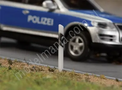 Słupki drogowe / 32szt.
