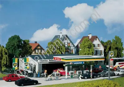 Stacja paliw z warsztatem