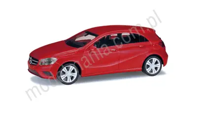 Mercedes-Benz A-Klasa czerwony