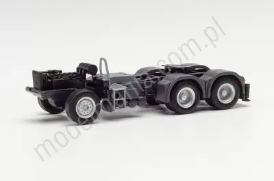 MAN TGX, podwozie ciągnika 6x4 z podporami i płytą montażową żurawia