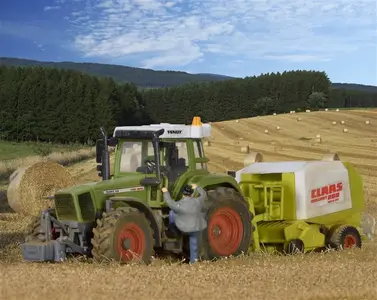Fendt traktor z akcesoriami