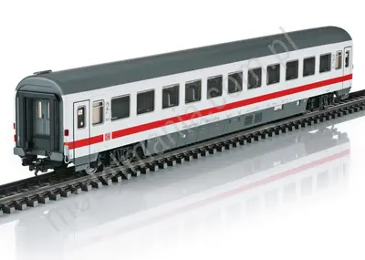 Wagon przedziałowy Bvmz 185,5
