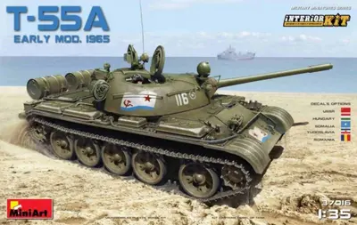Sowiecki czołg T-55A MBT, wersja wczesna, model 1965, z wnętrzem
