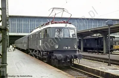 Elektrowóz E18