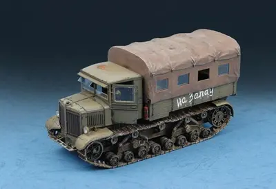Sowiecki traktor gąsienicowy Voroshilovets (Woroszyłowiec)