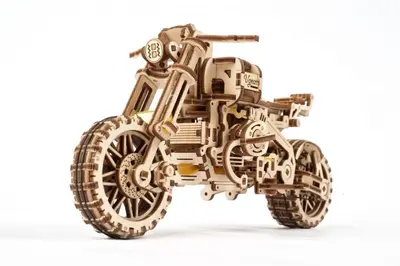 Scrambler UGR-10 z bocznym wózkiem - mechaniczny model do składania